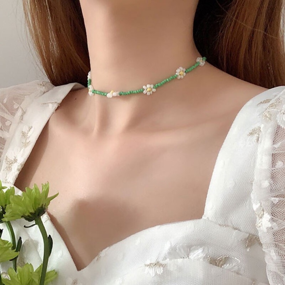 Zara beaded daisies flowers summer spring necklace